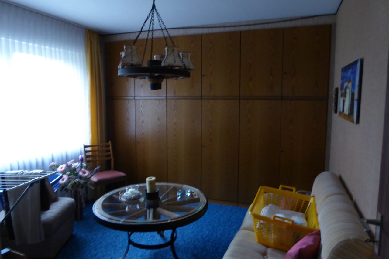 Einbauschrank (Zimmer neben dem Wohnzimmer)